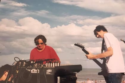 Hubo un tiempo que fue hermoso: Charly y Nito Mestre en Playa Ku.