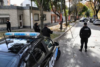 Hubo una balacera contra una casa de familia y resultó herida una beba de 11 meses. Dejaron una nota con amenazas al dueño de la casa que sería un empresario