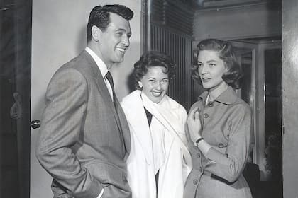 Hudson junto a su esposa, Phyllis Gates, y la actriz Lauren Bacall