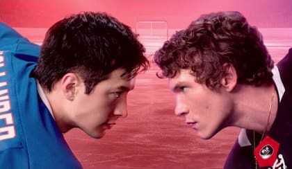 Hudson Williams y Connor Storrie interpretan a Shane Hollander, capitán del equipo canadiense de la Major League Hockey, y a Ilya Rozanov, estrella de Boston, en Heated Rivalry