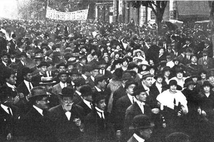 Huelga "de gestos caídos", la primera manifestación de los trabajadores teatrales que tuvo lugar dos años antes de la inauguración del Cervantes
