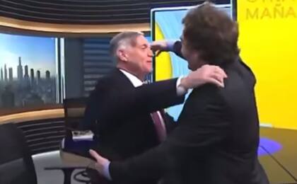 Huerta de Soto, sorprendido por Milei en un estudio de televisión