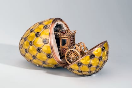 El Huevo de la Coronación Imperial (1897) tiene en su interior una miniatura de un carruaje de oro
