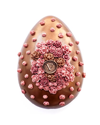 Huevo decorado con flores