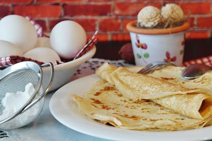 Huevos, harina y leche: los ingredientes básicos para la masa de los panqueques