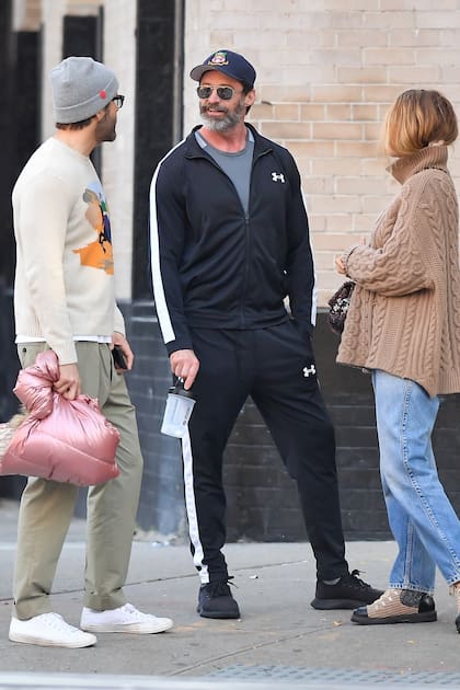 Hugh Jackman compartió una caminata con Blake Lively y Ryan Reynolds en el día de su cumpleaños