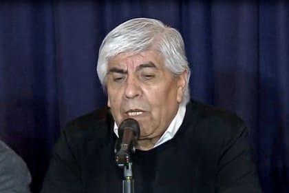 "No es un bono, el bono ya lo cobramos en diciembre y siempre es para todo el sindicato -dijo a LA NACION Gabriel Marcelo Aparicio, secretario gremial de Camioneros-."No es un bono, el bono ya lo cobramos en diciembre y siempre es para todo el sindicato", dijo Gabriel Marcelo Aparicio