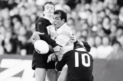 Hugo Porta contra los All Blacks en 1985, en aquel empate en la cancha de Ferro.