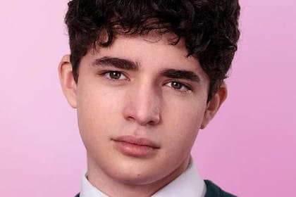 Hugo Arbués como Apolo Hidalgo en A través de mi ventana