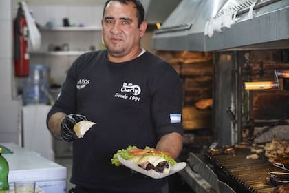 Hugo asegura que el último lugar fue una locura, una "fiesta ininterrumpida" con gente que llegaba a toda hora para celebrar