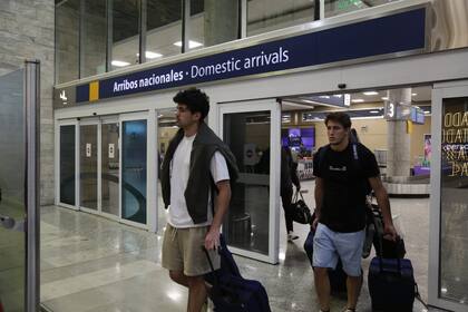 Hugo Auradou y Oscar Jegou, los rugbiers franceses imputados de abuso sexual en Mendoza, regresaron a su país