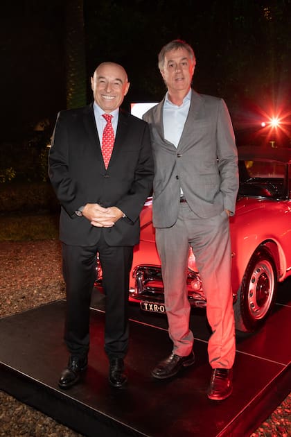 Hugo Belcastro, presidente de Grupo Belcastro, junto a Fernando Cinalli en el 200 aniversario. "Alfa Romeo fue la marca con la cual Juan Manuel Fangio ganó su primer campeonato mundial".