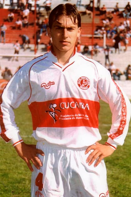 En Deportivo Morón estuvo seis años; debutó en primera con Ricardo Zielinski como entrenador.