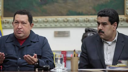 Hugo Chávez, junto a Nicolás Maduro