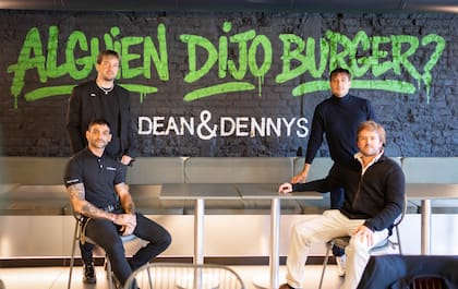 Hugo con sus tres socios, Francisco Ribatto Crespo, Joaquín Rozas y Martín Ribatto