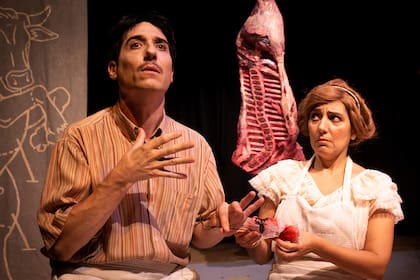 Hugo De Bernardi y Andrea Ojeda en Carniceros de la lírica