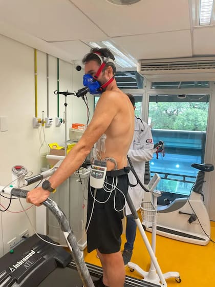 Hugo durante pruebas en el InCor (Instituto del Corazón del Hospital de Clínicas de la FMUSP)