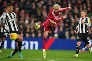 El crack desgarbado que hizo migas con Messi, costó 92 millones de euros y enamora a Liverpool