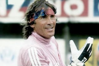 Hugo Gatti, en seis anécdotas para entender por qué fue el Loco más legendario del fútbol argentino