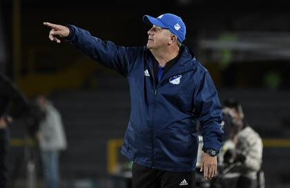 Hugo Gottardi, dirigiendo a Millonarios en Bogota, Colombia, en 2018.