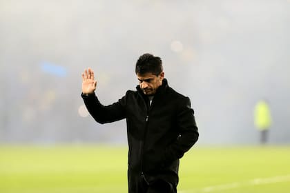 Hugo Ibarra, en su primer partido como técnico en la Bombonera