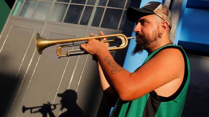 Hugo Lobo, trompetista y líder de Dancing Mood