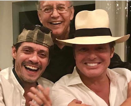 Hugo López junto a Luis Miguel y el artista Marc Anthony.