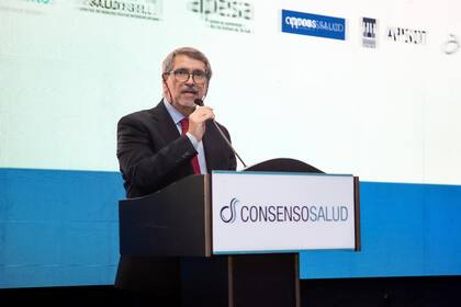 Hugo Magonza, titular de la Unión Argentina de Entidades de Salud (UAS), detacó el trabajo de las instituciones y personal de la salud privada, "los que financian, cuidan, asisten, educan e investigan para mejorar la salud del 70% de la población que habita nuestro suelo"