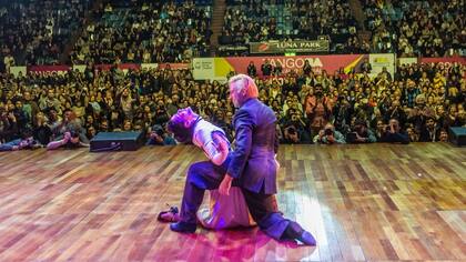 Hugo Mastrolorenzo y Agustina Vignau son los bailarines que esta noche se quedaron con el premio mayor de la categoría Escenario del Festival y Mundial Tango Buenos Aires