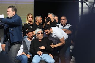 Silencio oficial por el vaciamiento de Camioneros, paritarias a la baja y una ayuda de ARCA para Moyano