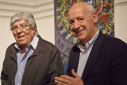 Hugo Moyano y Roberto Lavagna en la Casa de Córdoba, en Buenos Aires, el 15 de abril de 2013
