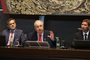 "Estoy a favor, me parece que es una de las cosas que tenía que revisar el Gobierno, muy buen timing de Passalacqua para el anuncio", dijo el ex gobernador, Maurice Closs, quien viene pidiendo varios cambios de fondo a lo que el llama "vacas sagradas" de la Renovación.
