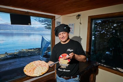 Hugo Peralta y su pizza tricolor