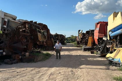 Hugo Plez tiene un desarmadero de maquinaria agrícola en San Benito, Entre Ríos