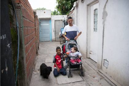 Hugo tenía el futuro marcado. Su padre murió antes de poder conocerlo y su madre cuidaba a sus cuatro hijos como podía. A los 6 años perdió a un hermano porque estaba en la delincuencia