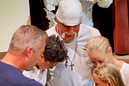 Hulk Hogan, de 70 años, se bautizó el pasado miércoles junto a su esposa Sky Daily