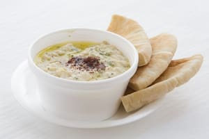 Hummus con albahaca