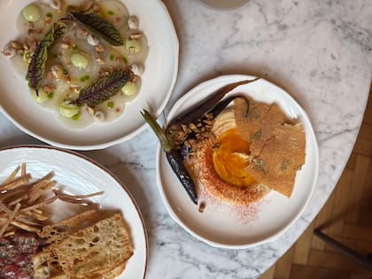 Hummus, zanahorias baby, garrapiñada de girasol y pan crocante, una de las propuestas de Ventureyra para Casa Palanti