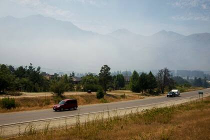 Humo por el incendios en El Hoyo