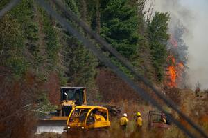 Por incendio forestal cierran área silvestre en Minnesota