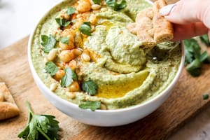 Humus con pesto de kale