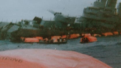 El impacto del primer torpedo provocó que el Belgrano comenzara a hundirse
