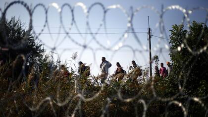 Hungría, al cerrar la frontera, dice cumplir con sus tareas de defender las fronteras de la zona de Schengen, de libre circulación