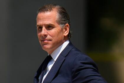 Hunter Biden, hijo del presidente estadounidense Joe Biden, se retira al término de una comparecencia judicial en Wilmington, el 26 de julio de 2023. (AP Foto/Julio Cortez, Archivo)