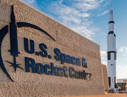 Huntsville alberga el Centro Espacial y de Cohetes de EE. UU., la atracción más visitada del estado y el museo espacial más grande del mundo
