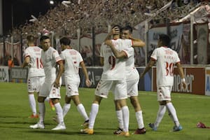 Huracán disfruta con otra goleada y un debut cómodo, mientras sigue la 'novela' por Merolla