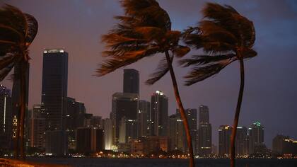 Huracán Irma en Miami: el video que muestra las impresionantes olas que provoca a su paso