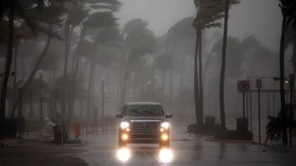 Huracán Irma: la furia de la tormenta desata una alerta por tornados y provoca un muerto en Florida