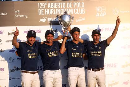Hurlingham 2022, la primera conquista en Triple Corona para Adolfo Cambiaso (n.) y el primer festejo del club desde la vuelta de Juan Martín Nero.