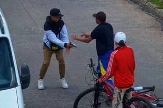 Un joven de 18 años discutió con un amigo, sacó un arma de su riñonera y lo mató